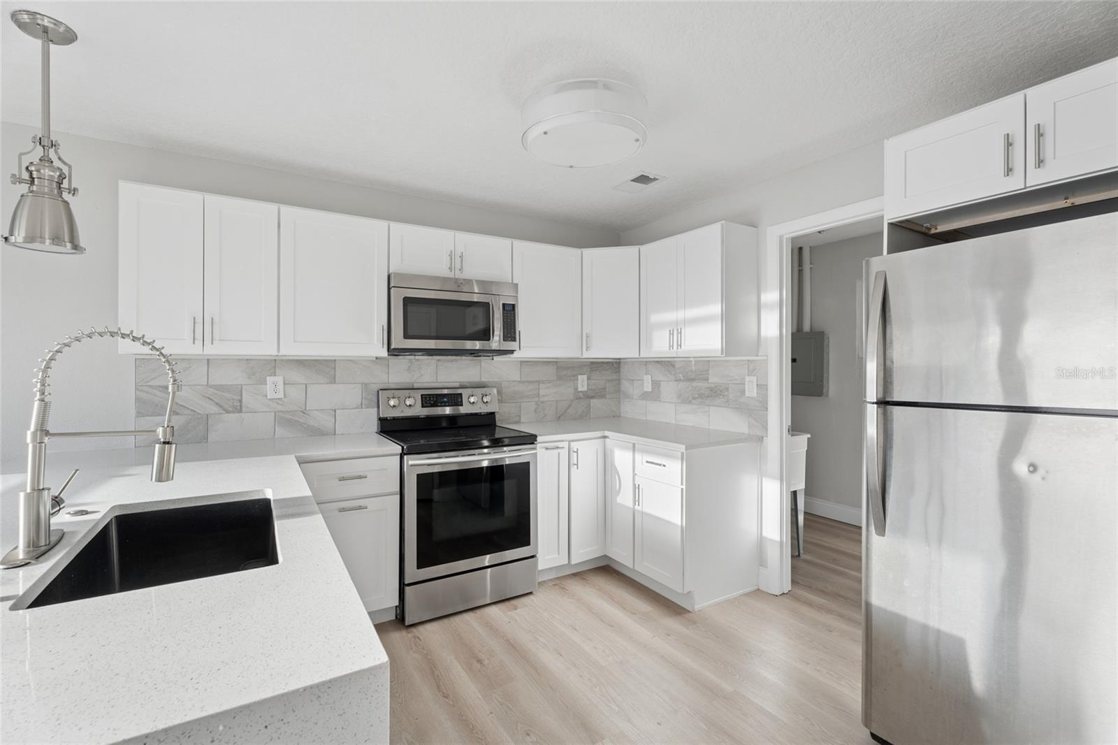 Image 4 of 31 For 2105 9th Street Ne