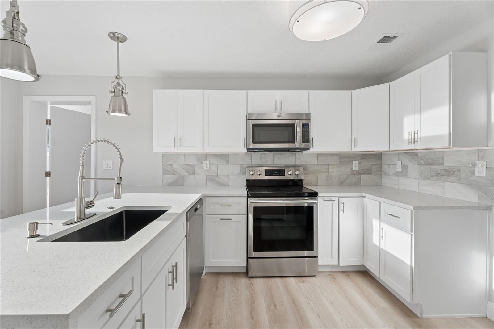 Image 8 of 31 For 2105 9th Street Ne