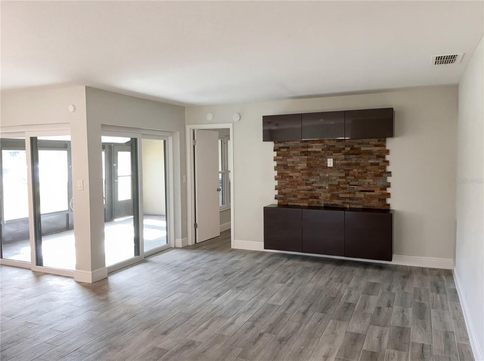 Image 3 of 24 For 444 Hunter Circle
