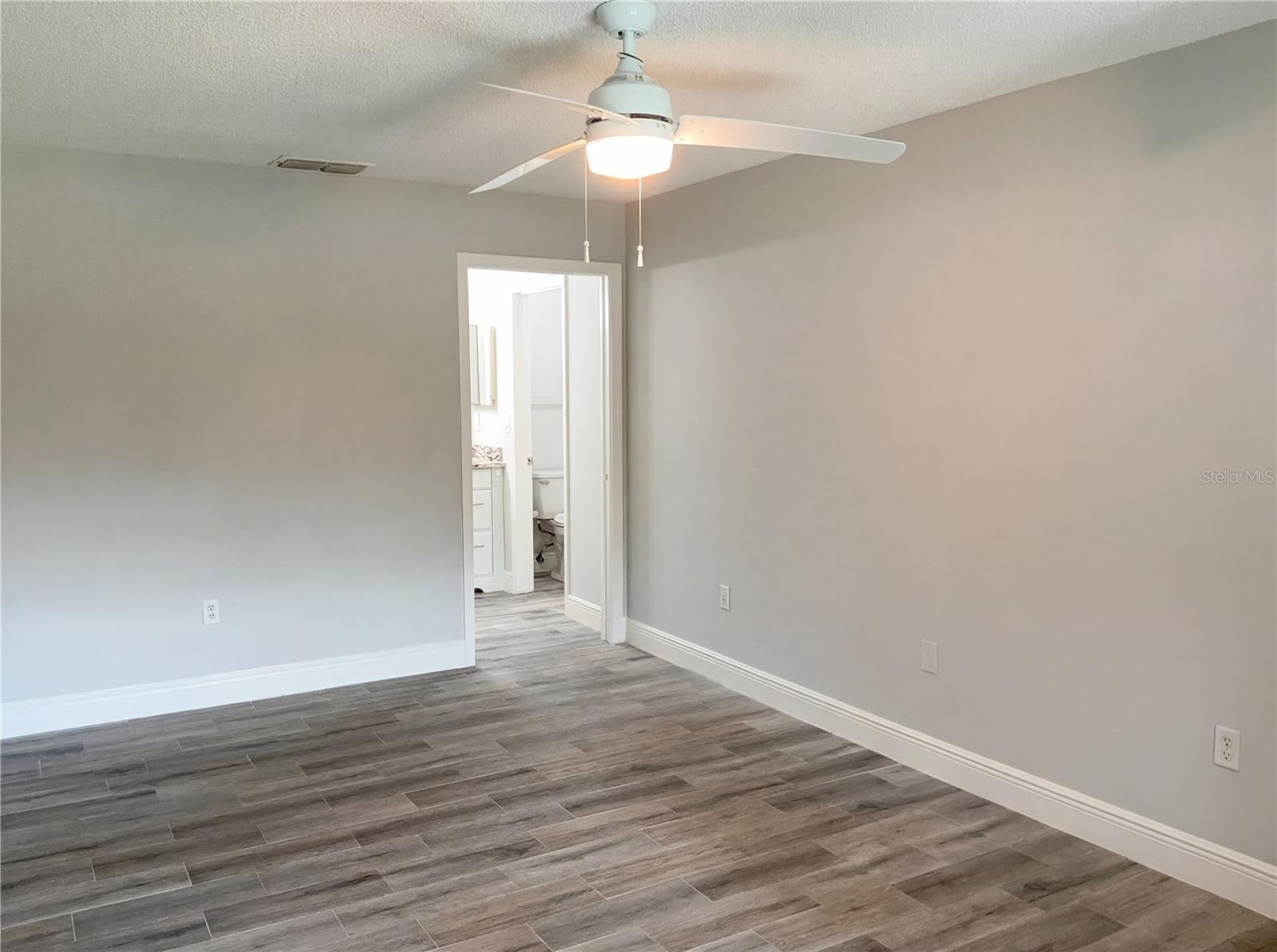 Image 4 of 24 For 444 Hunter Circle