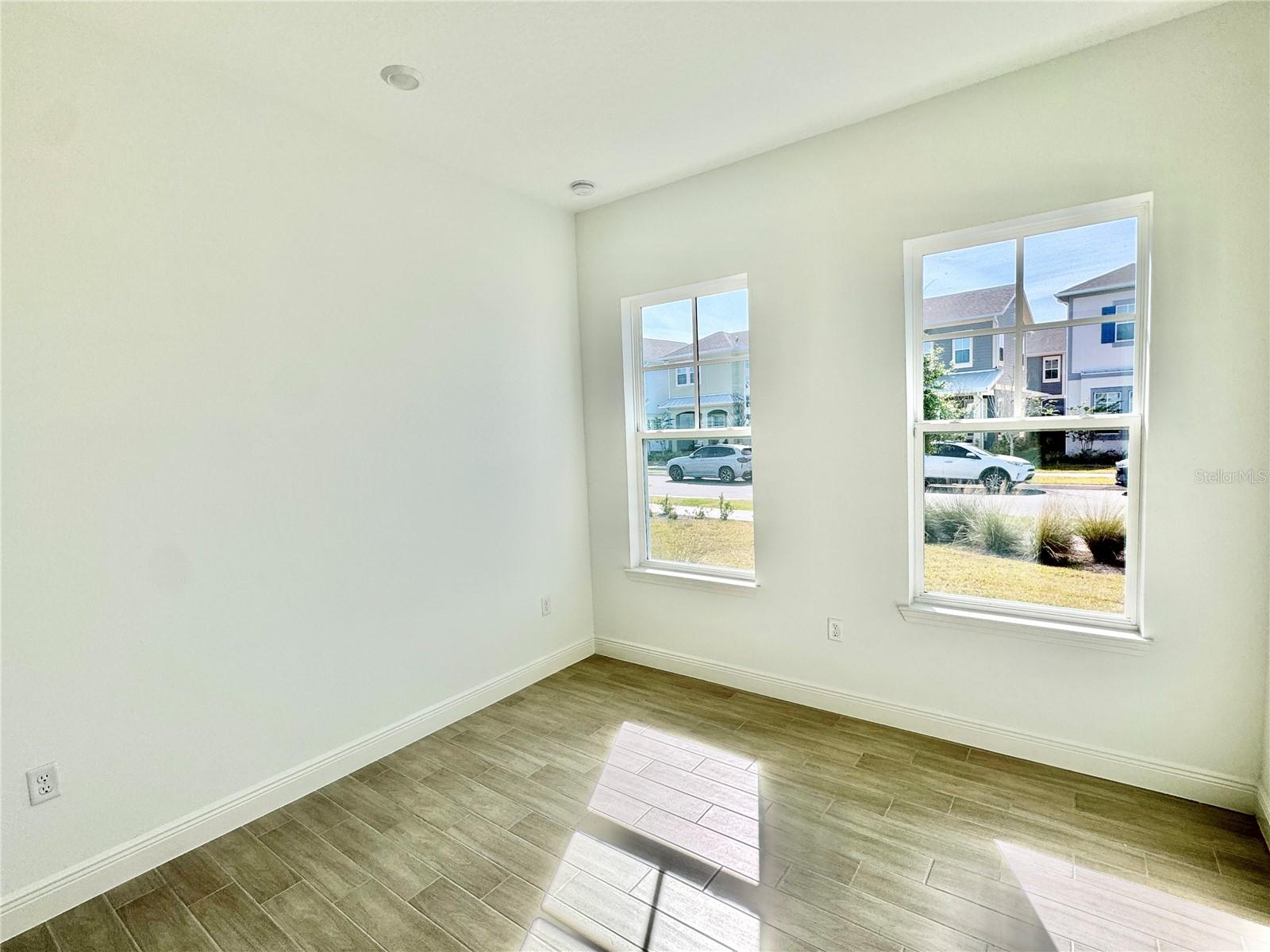 Image 23 of 72 For 9726 Neruda Street