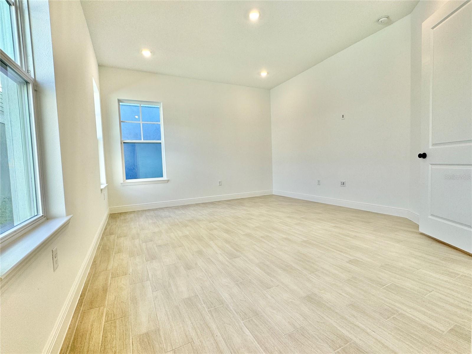 Image 32 of 72 For 9726 Neruda Street