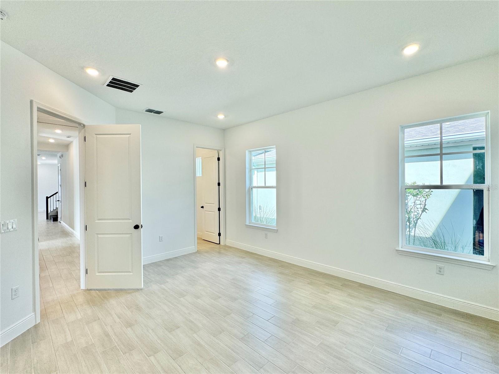 Image 34 of 72 For 9726 Neruda Street