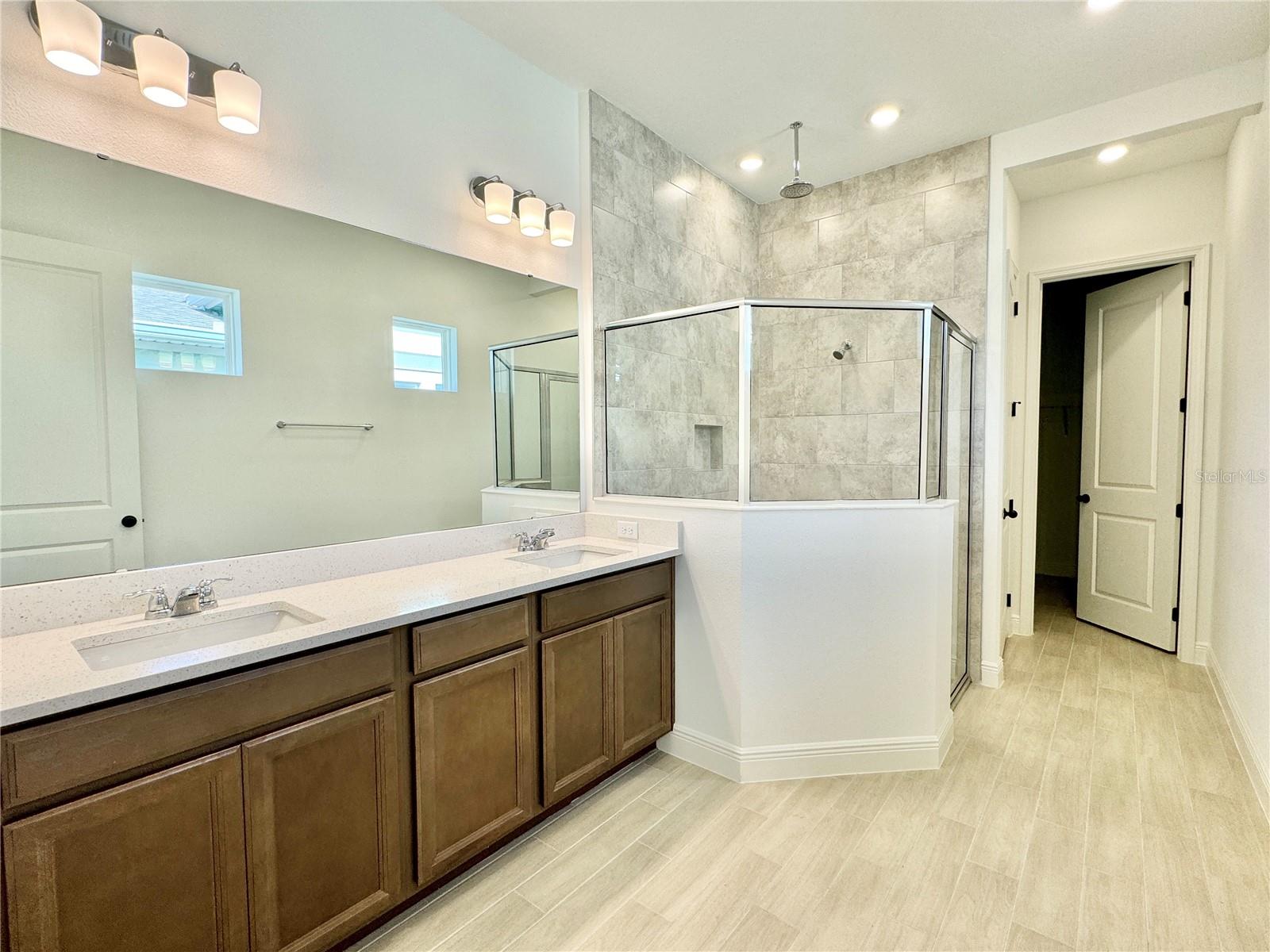 Image 35 of 72 For 9726 Neruda Street