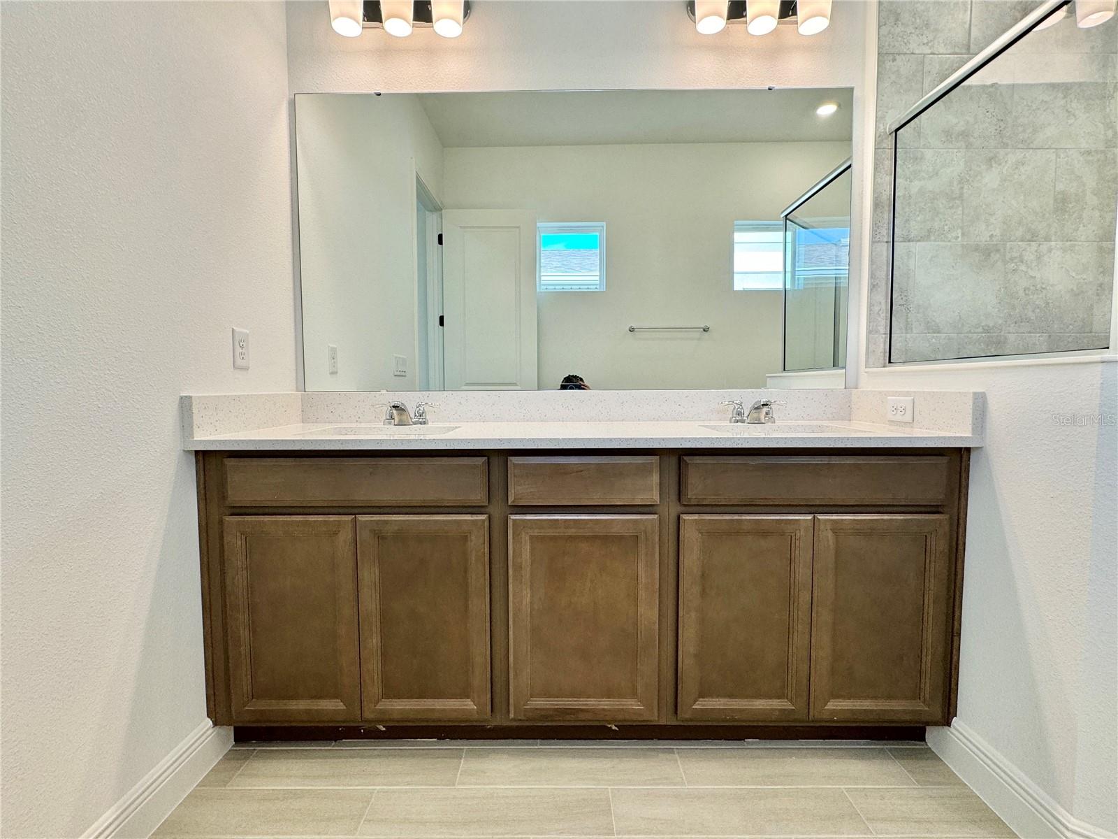 Image 36 of 72 For 9726 Neruda Street