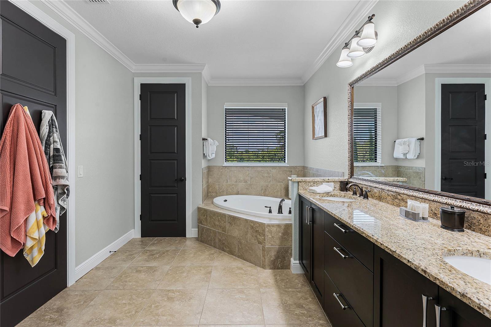 Image 28 of 58 For 1097 Castle Pines Court