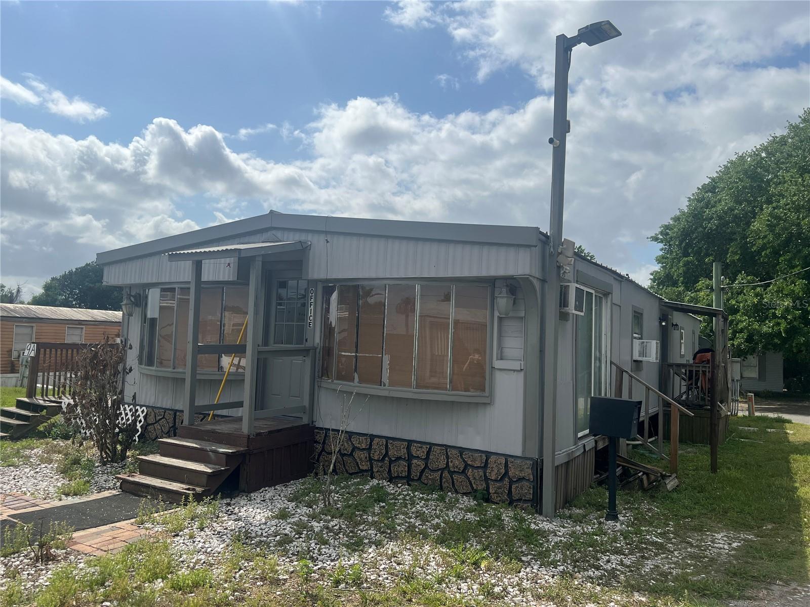 Image 5 of 10 For 15992 Colonial Drive