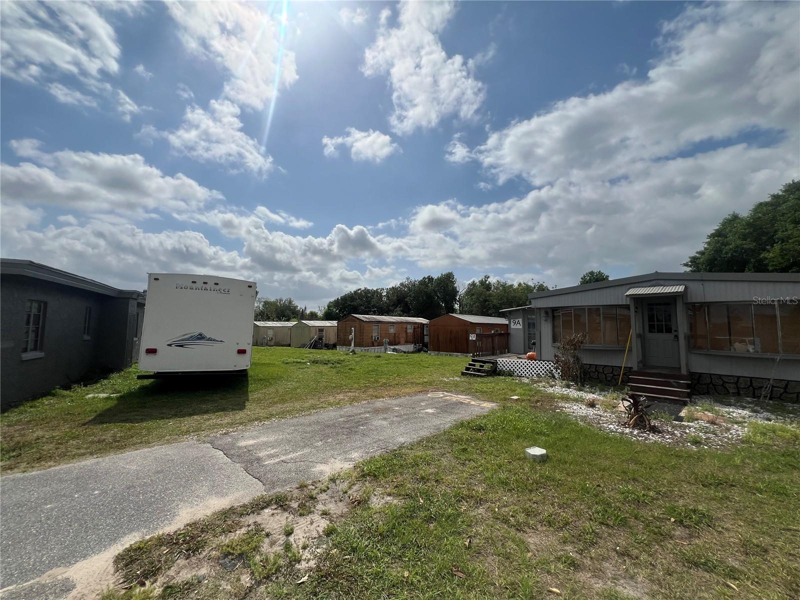 Image 7 of 10 For 15992 Colonial Drive