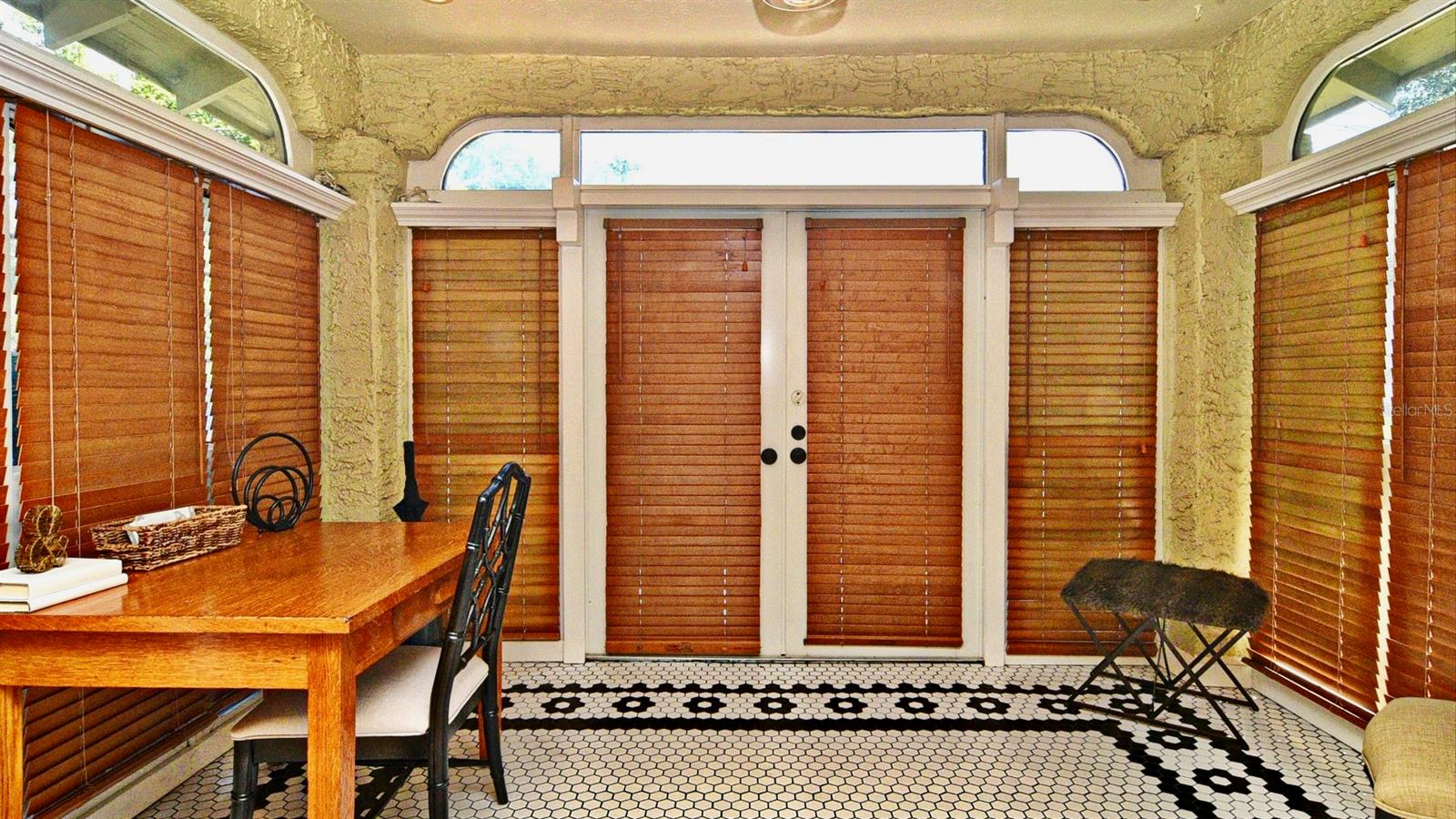 Image 2 of 42 For 1620 Park Lake Street