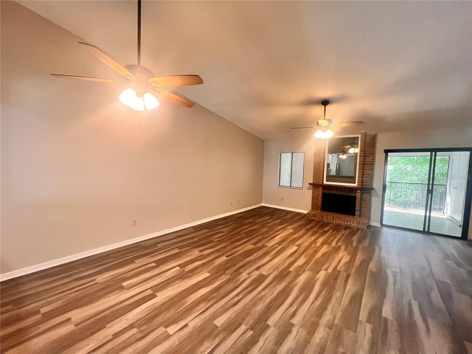 Image 7 of 30 For 17 Escondido Circle 239