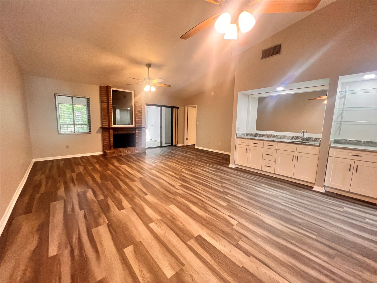 Image 9 of 30 For 17 Escondido Circle 239