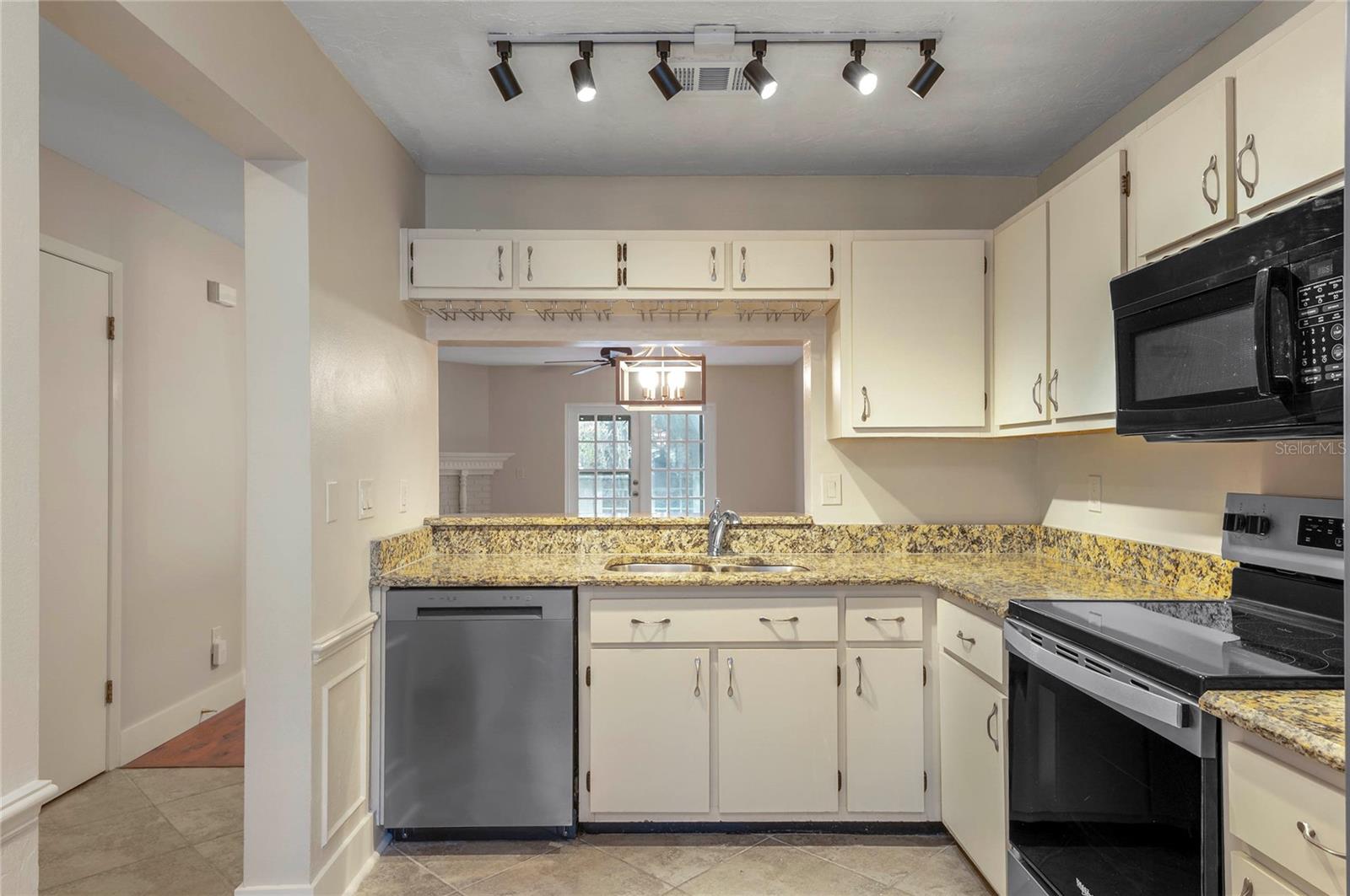 Image 13 of 37 For 409 Sandlewood Cove 3