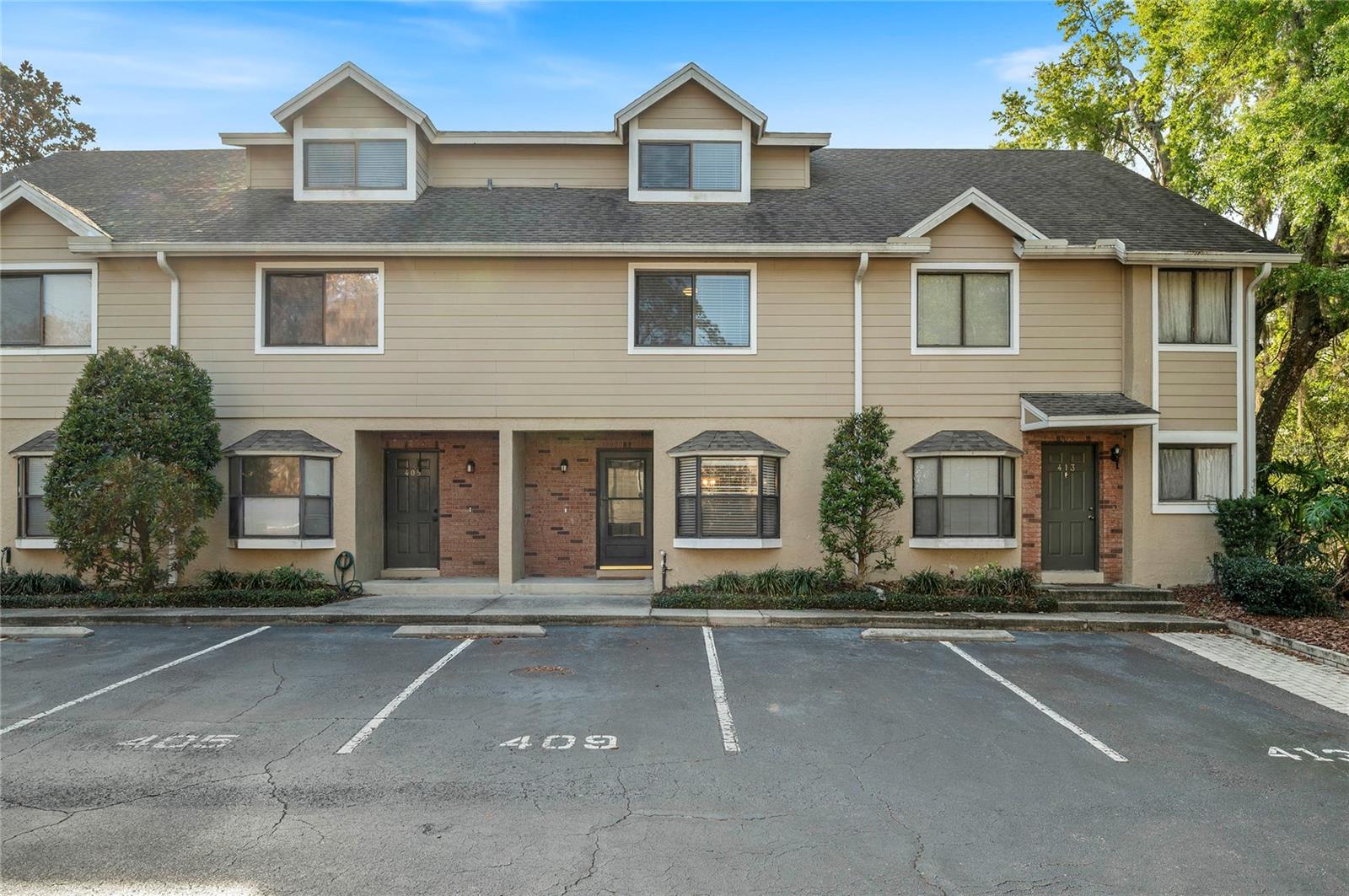 Image 2 of 37 For 409 Sandlewood Cove 3