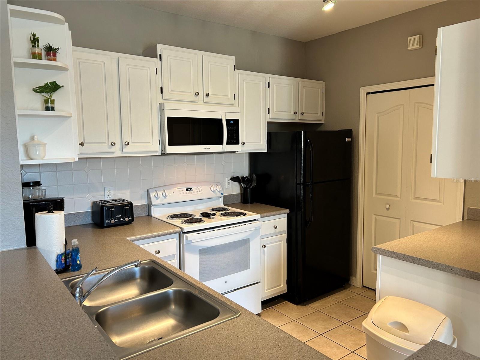 Image 5 of 36 For 8809 Dunes Court 303