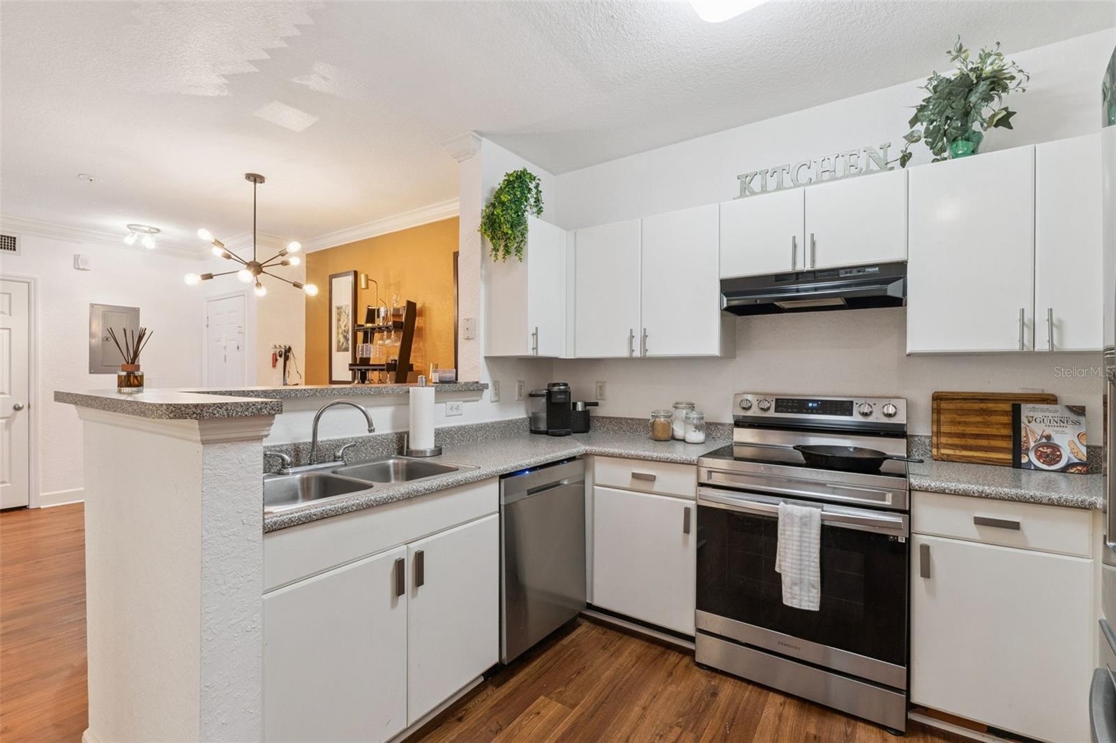 Image 13 of 45 For 202 South Street 2039