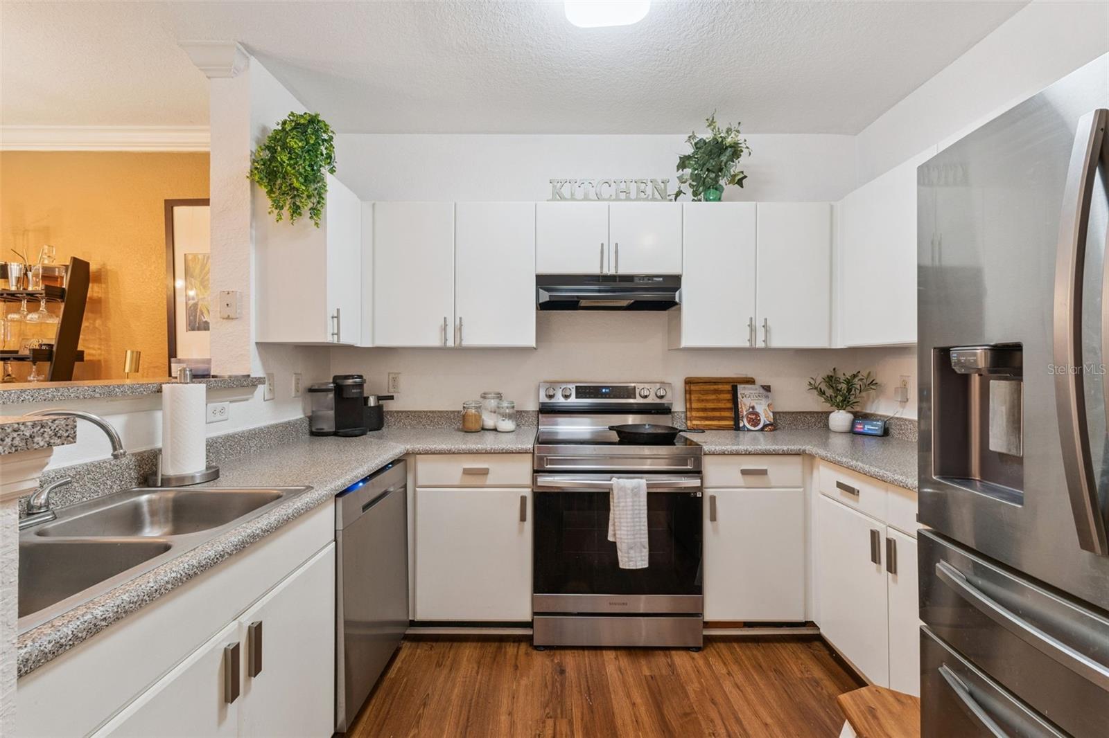 Image 14 of 45 For 202 South Street 2039