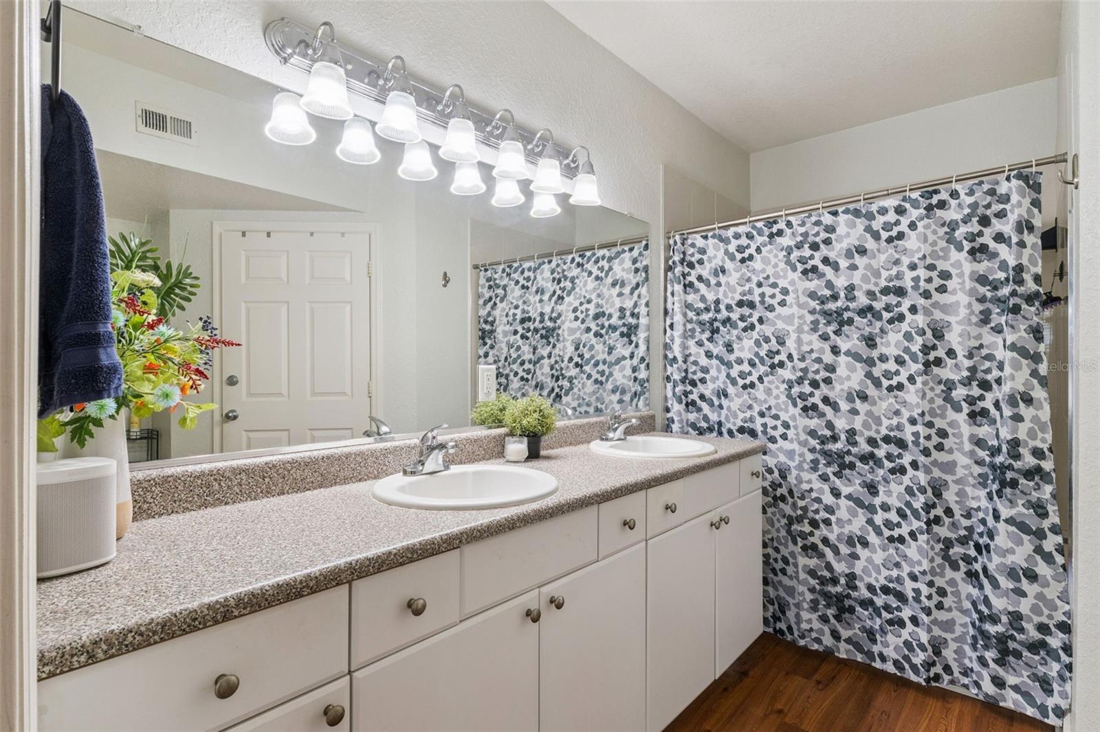 Image 25 of 45 For 202 South Street 2039