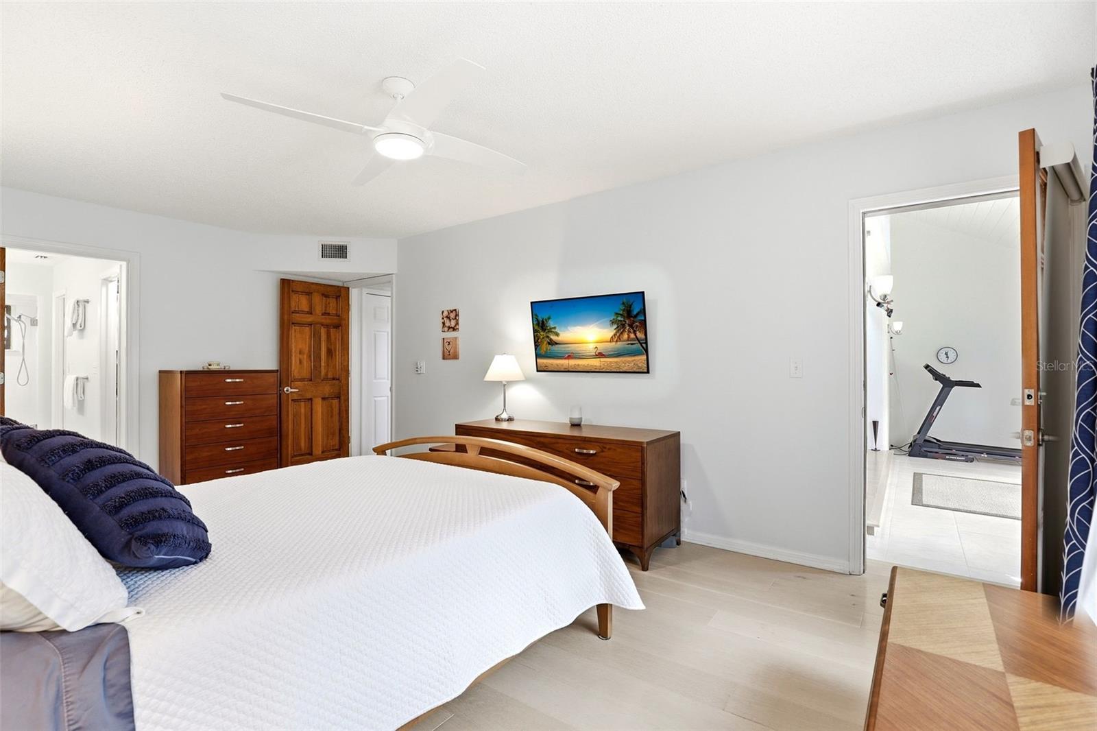 Image 23 of 53 For 121 Golf Club Drive