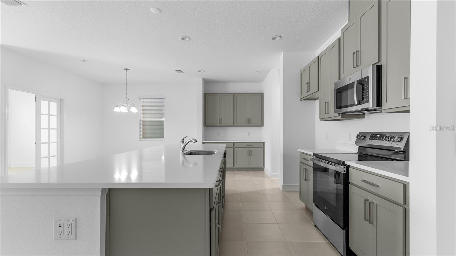 Image 10 of 25 For 14503 Crestavista Avenue