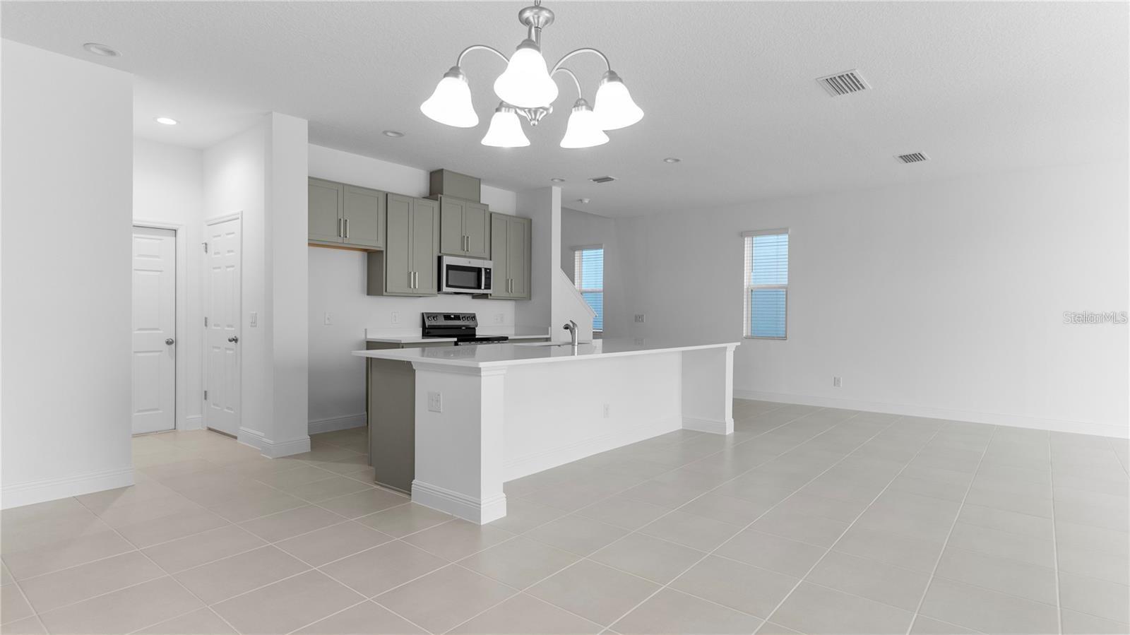 Image 13 of 25 For 14503 Crestavista Avenue