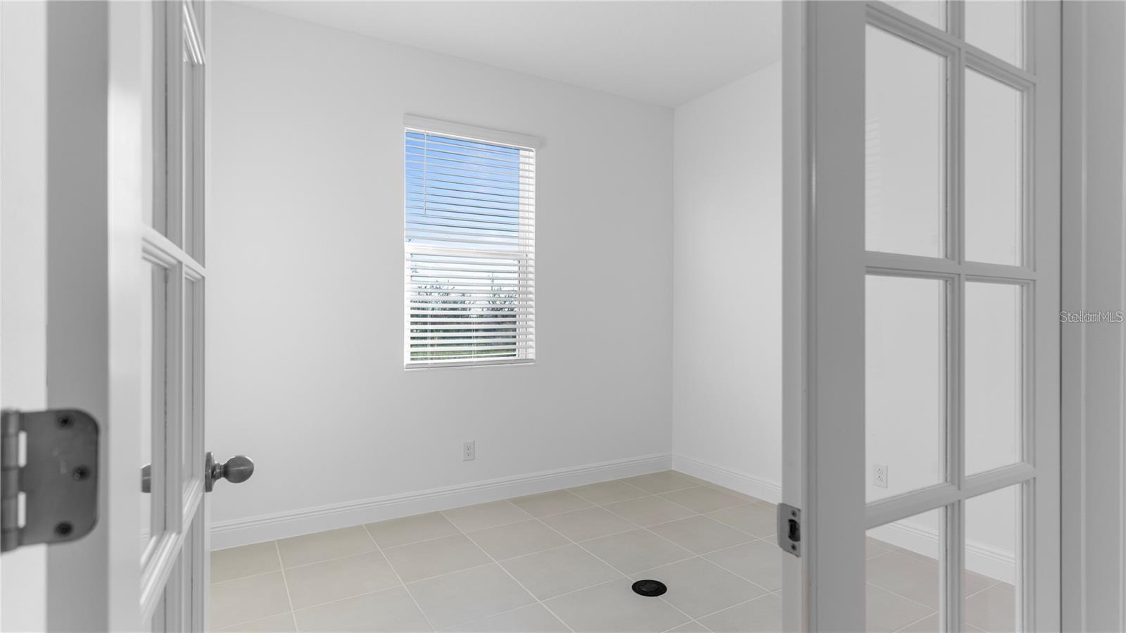 Image 15 of 25 For 14503 Crestavista Avenue