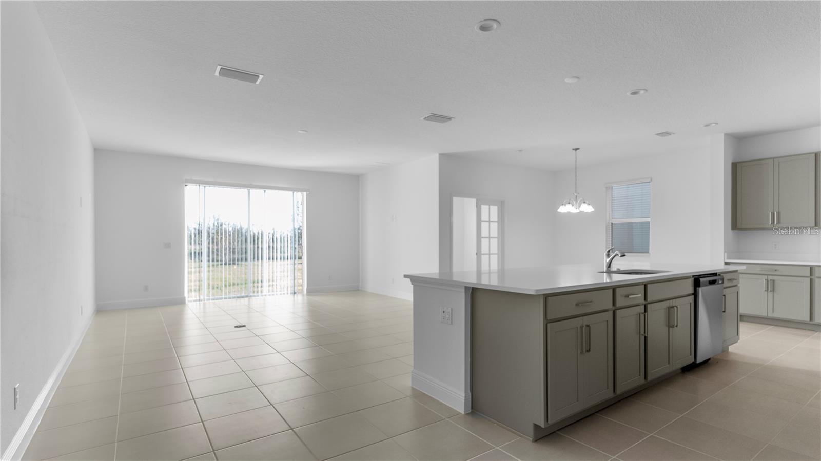 Image 7 of 25 For 14503 Crestavista Avenue