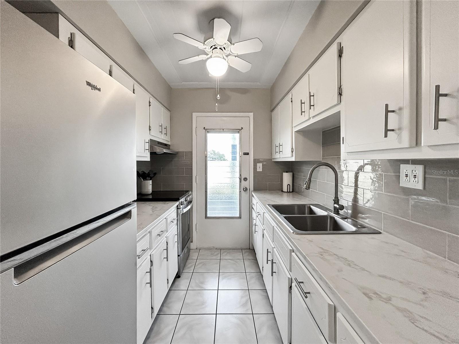 Image 11 of 32 For 1600 Lake Parker Drive C4