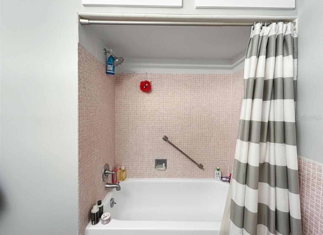 Image 13 of 32 For 1600 Lake Parker Drive C4