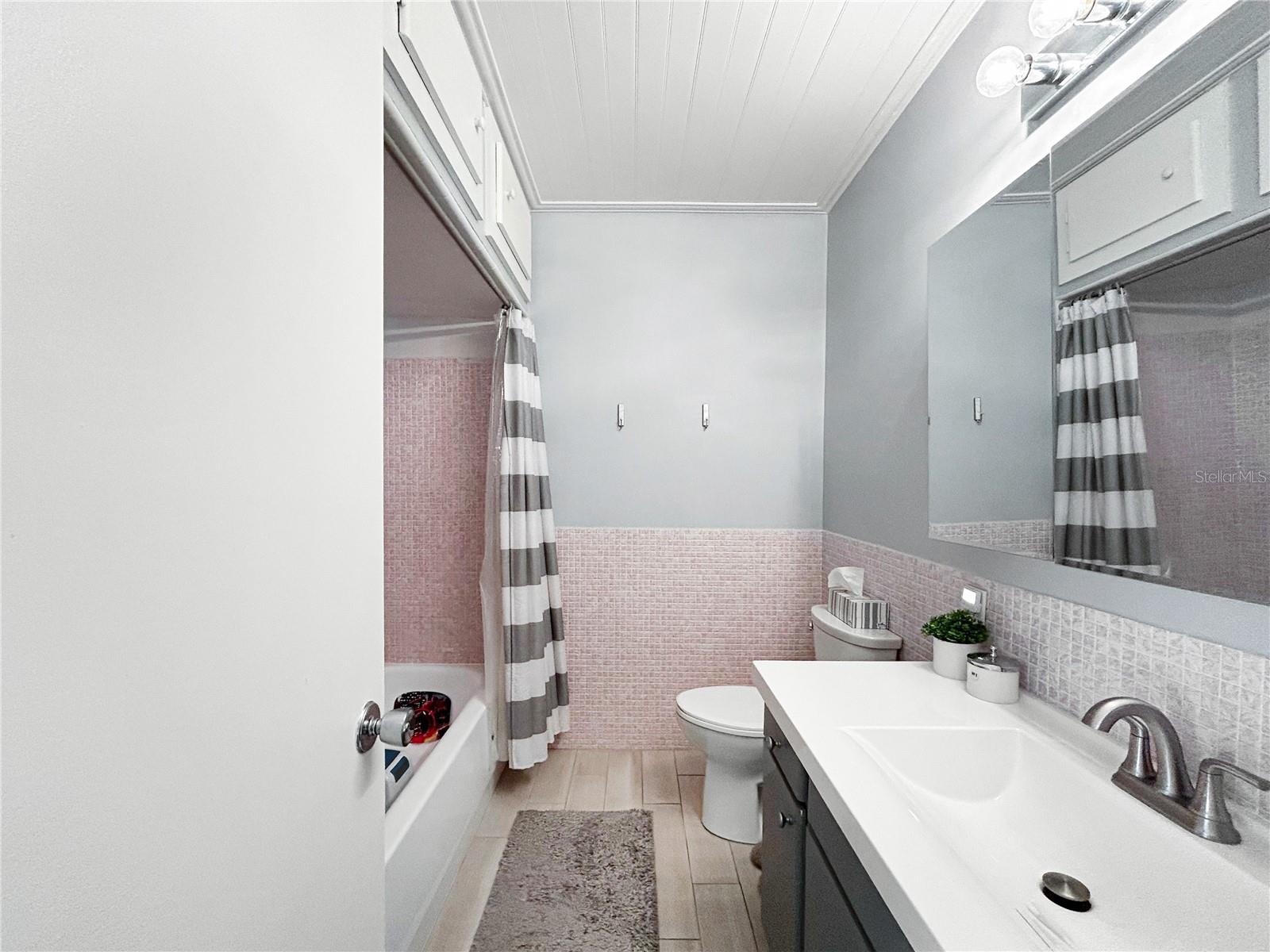 Image 16 of 32 For 1600 Lake Parker Drive C4