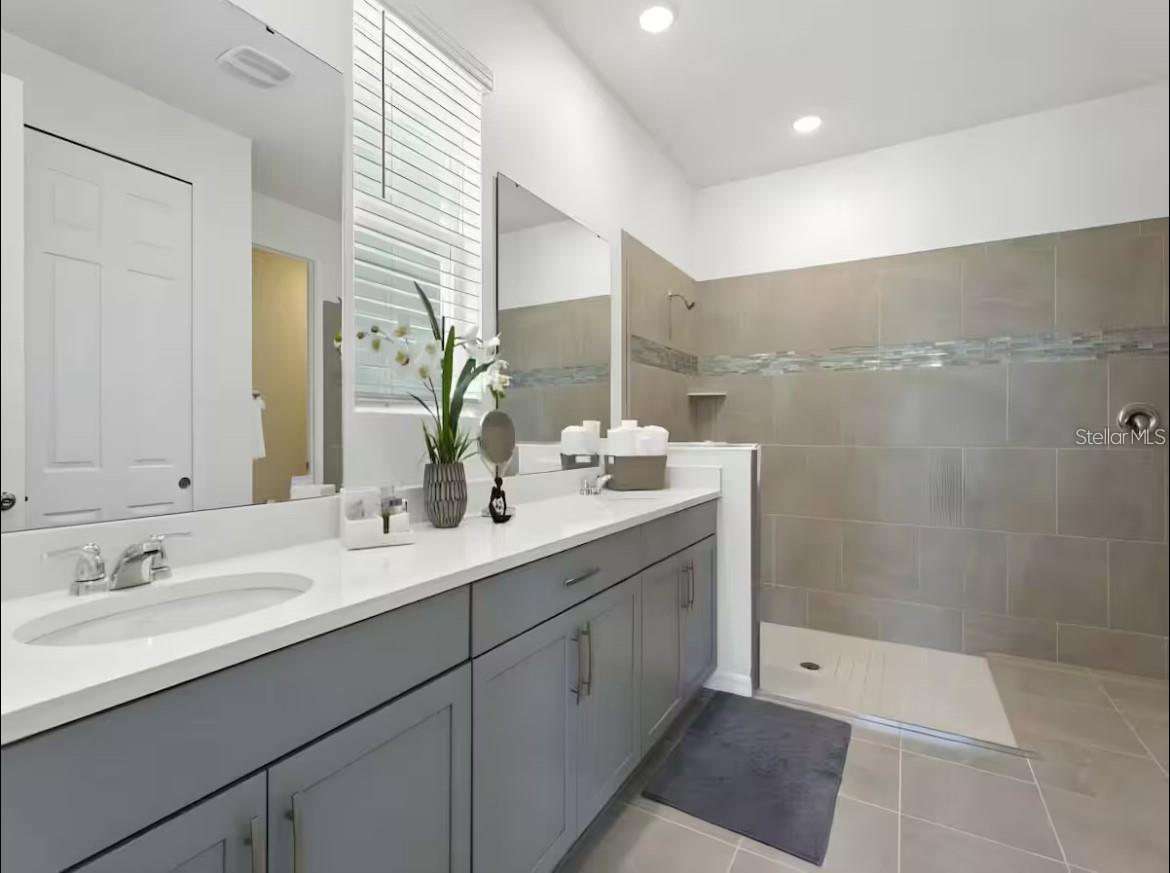 Image 12 of 35 For 1929 Tropical Palms Circle