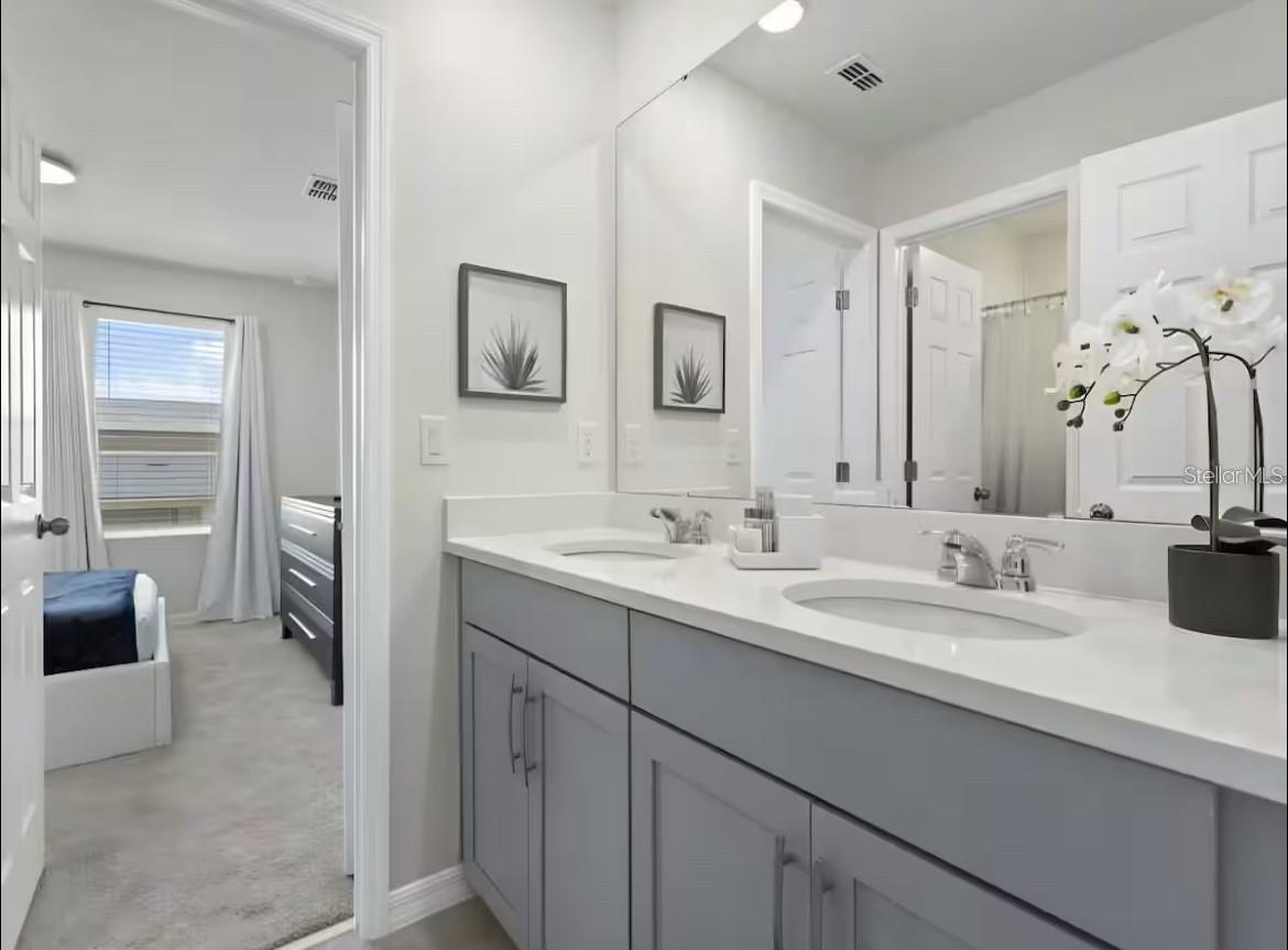 Image 16 of 35 For 1929 Tropical Palms Circle