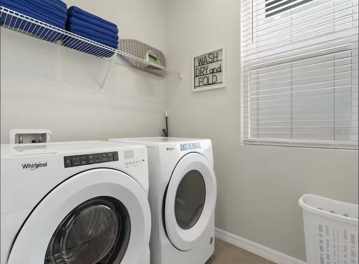 Image 17 of 35 For 1929 Tropical Palms Circle