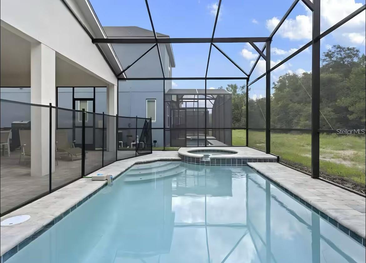 Image 20 of 35 For 1929 Tropical Palms Circle