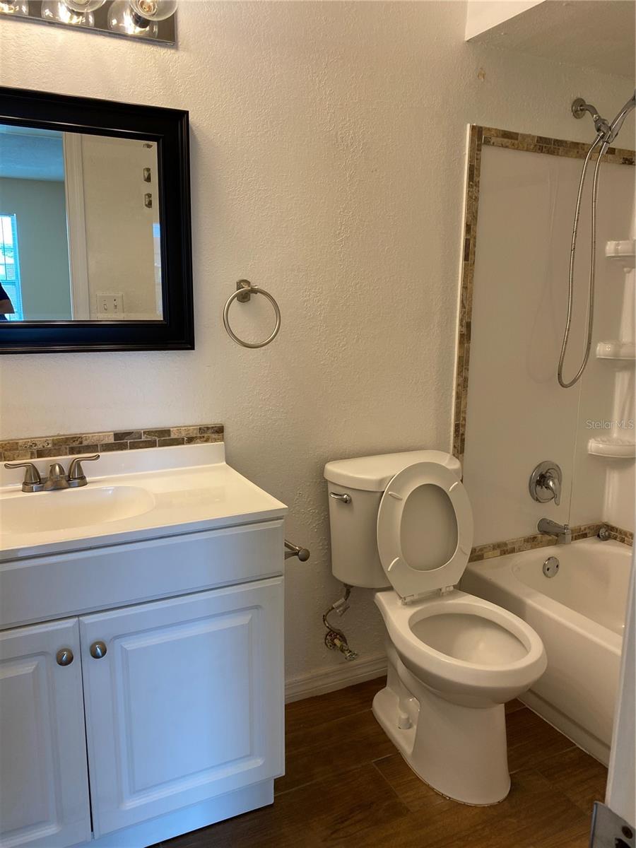 Image 13 of 28 For 5600 Devonbriar Way 206