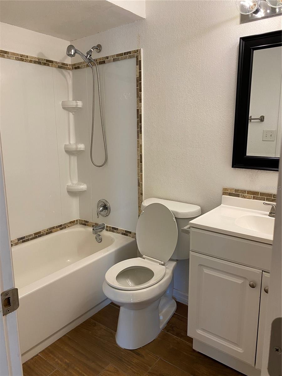 Image 17 of 28 For 5600 Devonbriar Way 206