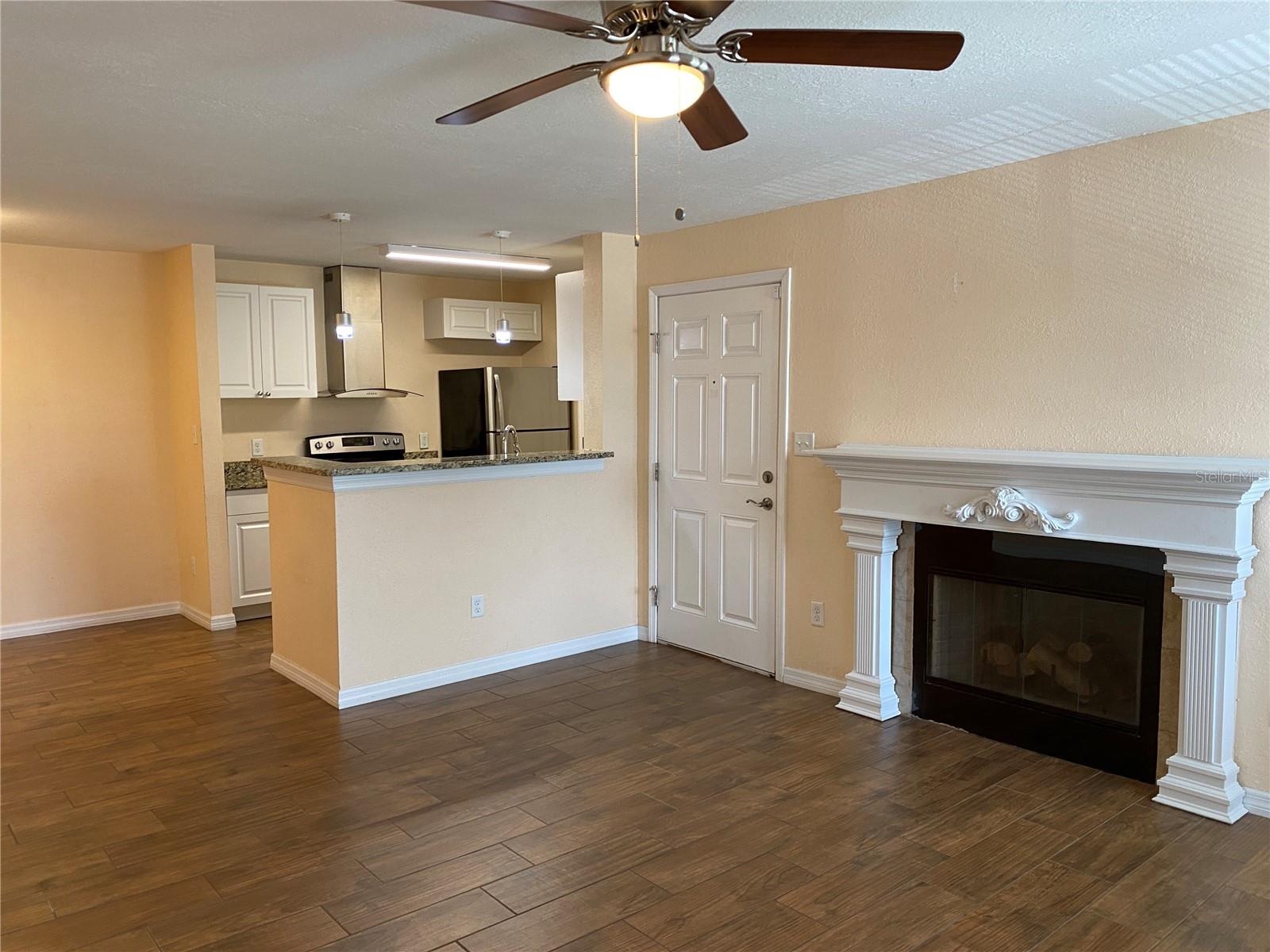 Image 4 of 28 For 5600 Devonbriar Way 206