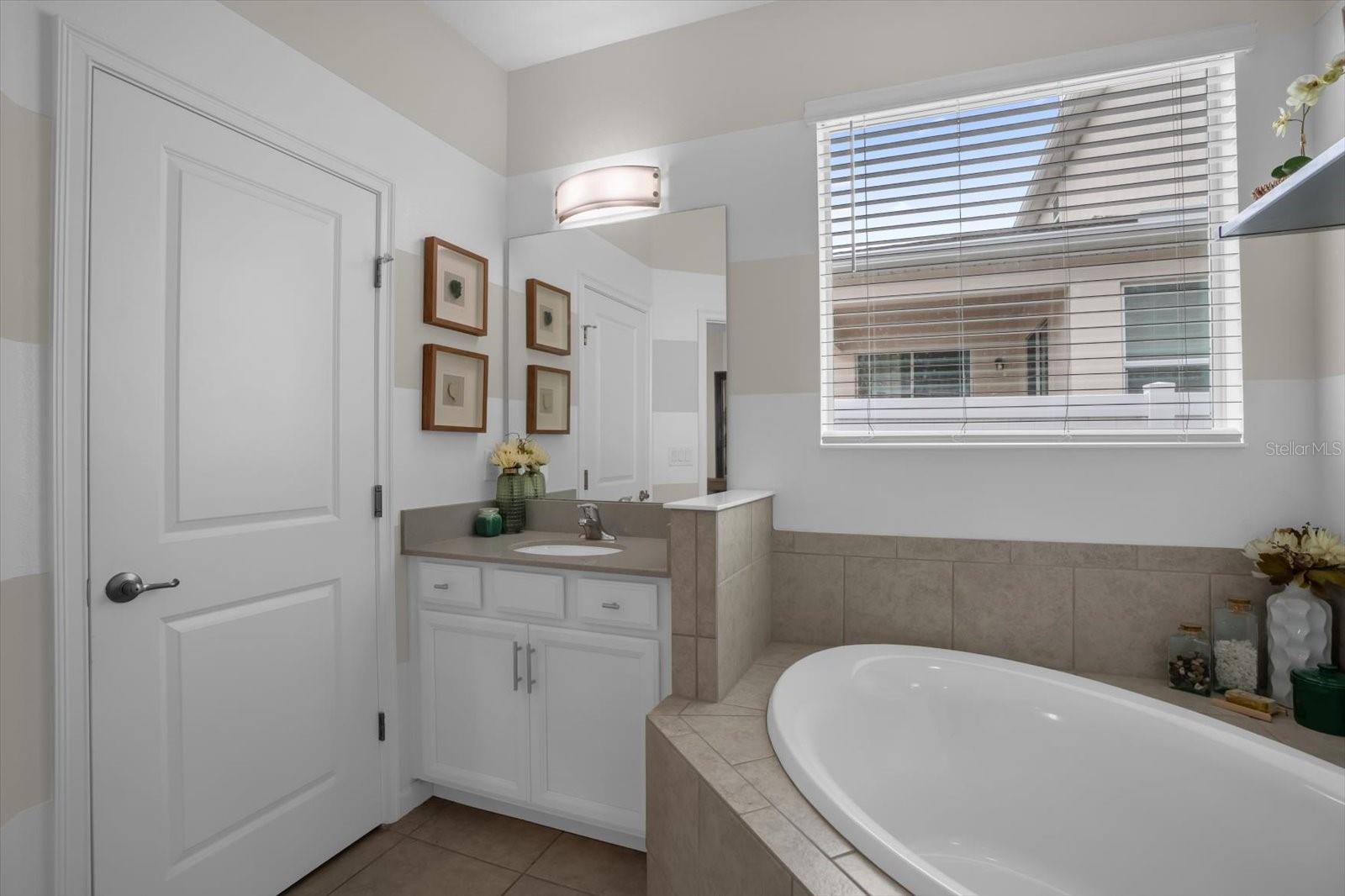 Image 19 of 33 For 821 Opal Court