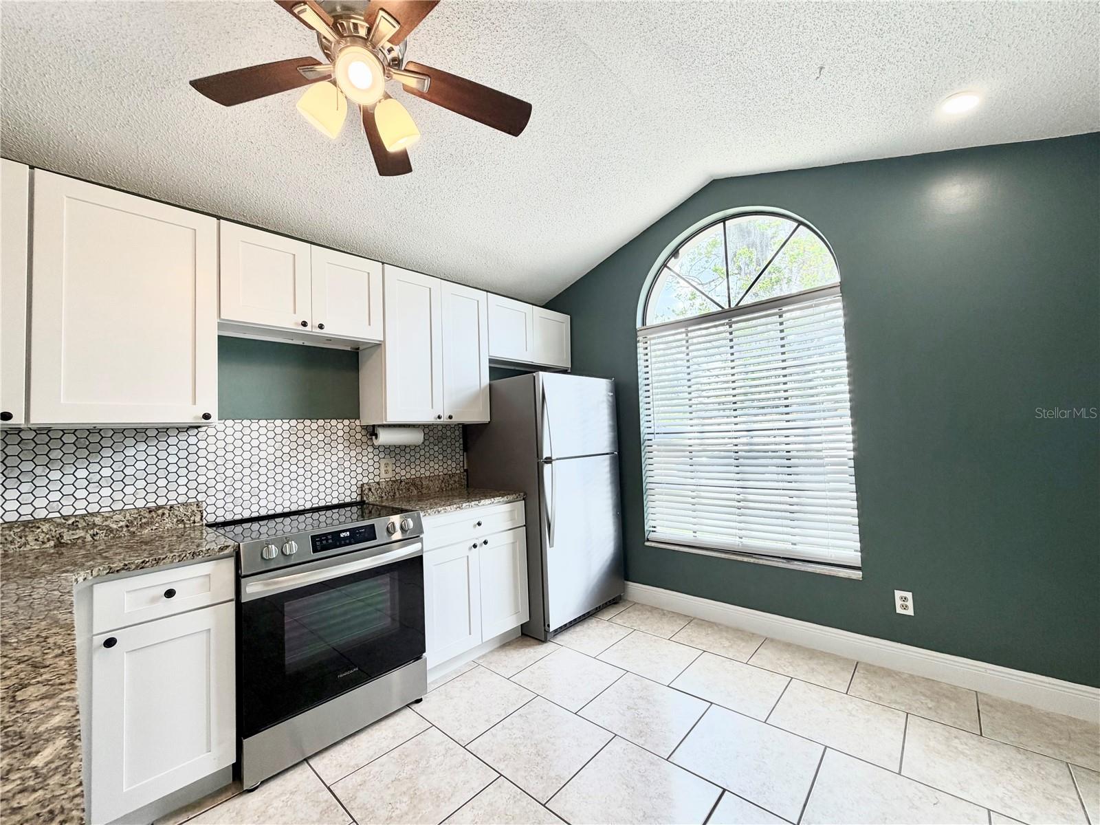 Image 11 of 33 For 10227 Comfort Circle