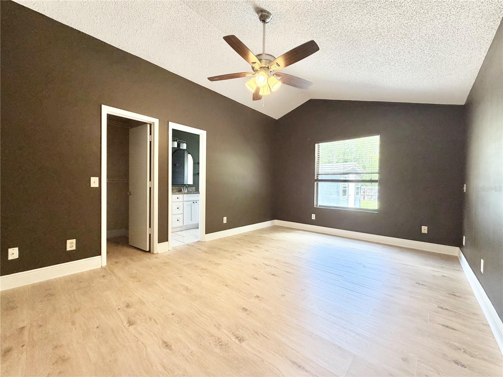 Image 14 of 33 For 10227 Comfort Circle