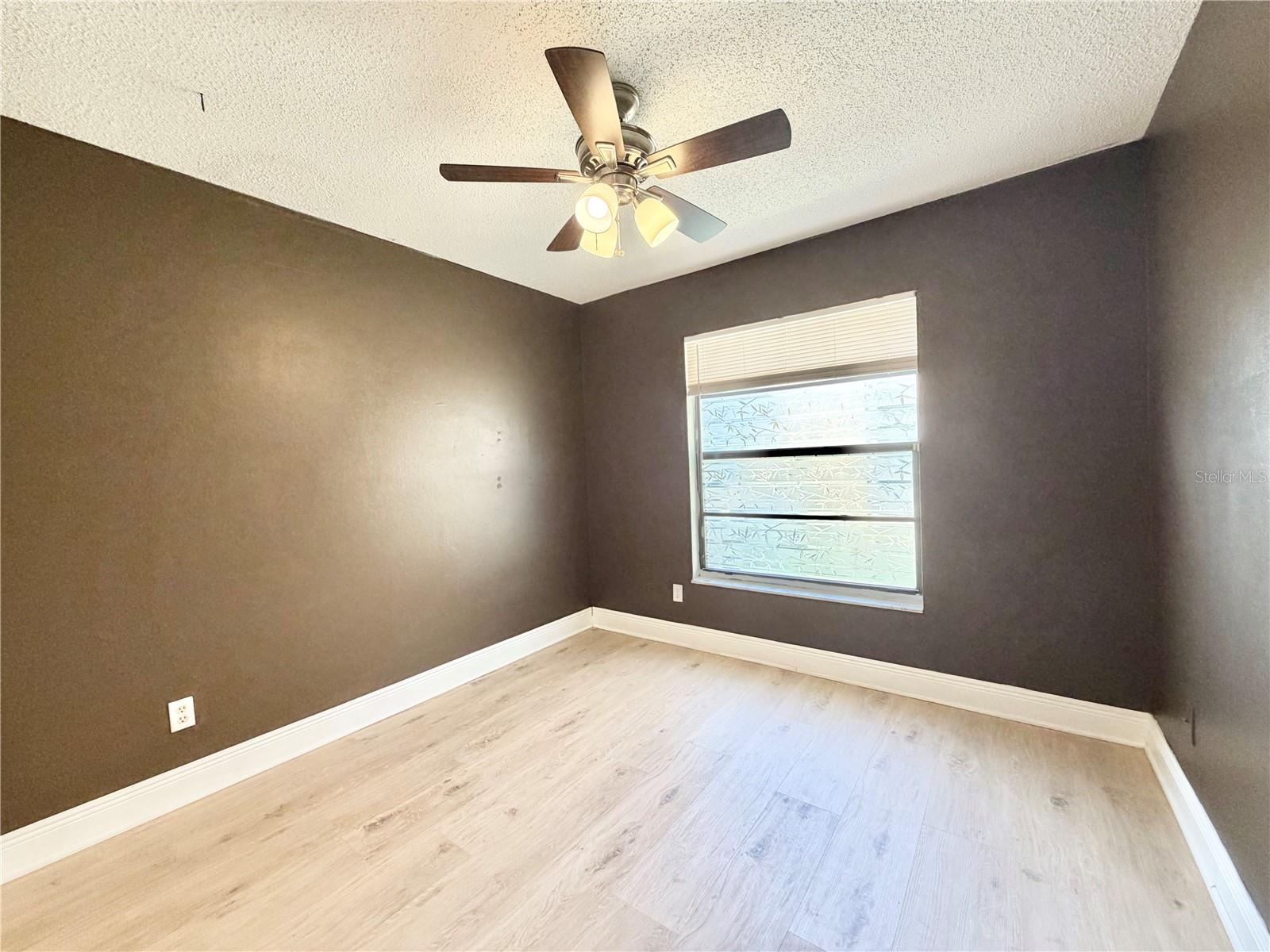 Image 20 of 33 For 10227 Comfort Circle