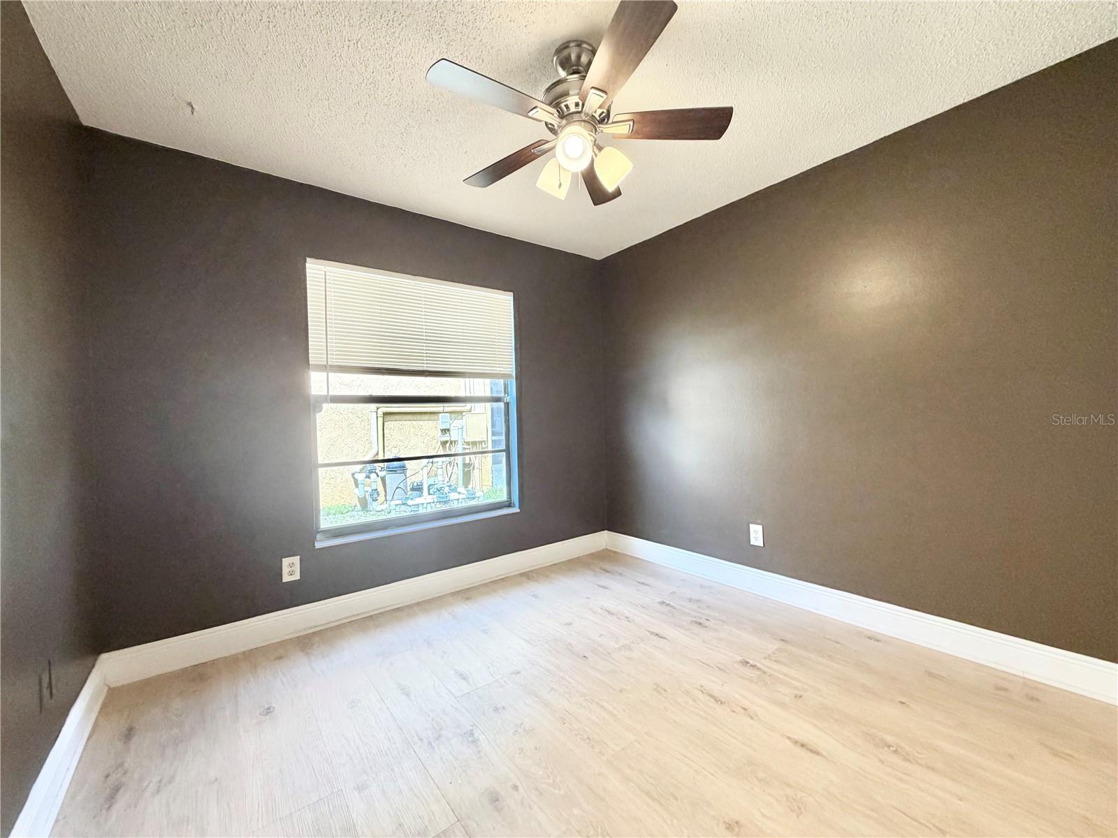 Image 22 of 33 For 10227 Comfort Circle