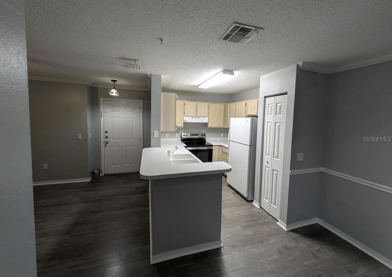 Image 6 of 19 For 1920 Summer Club Drive 112