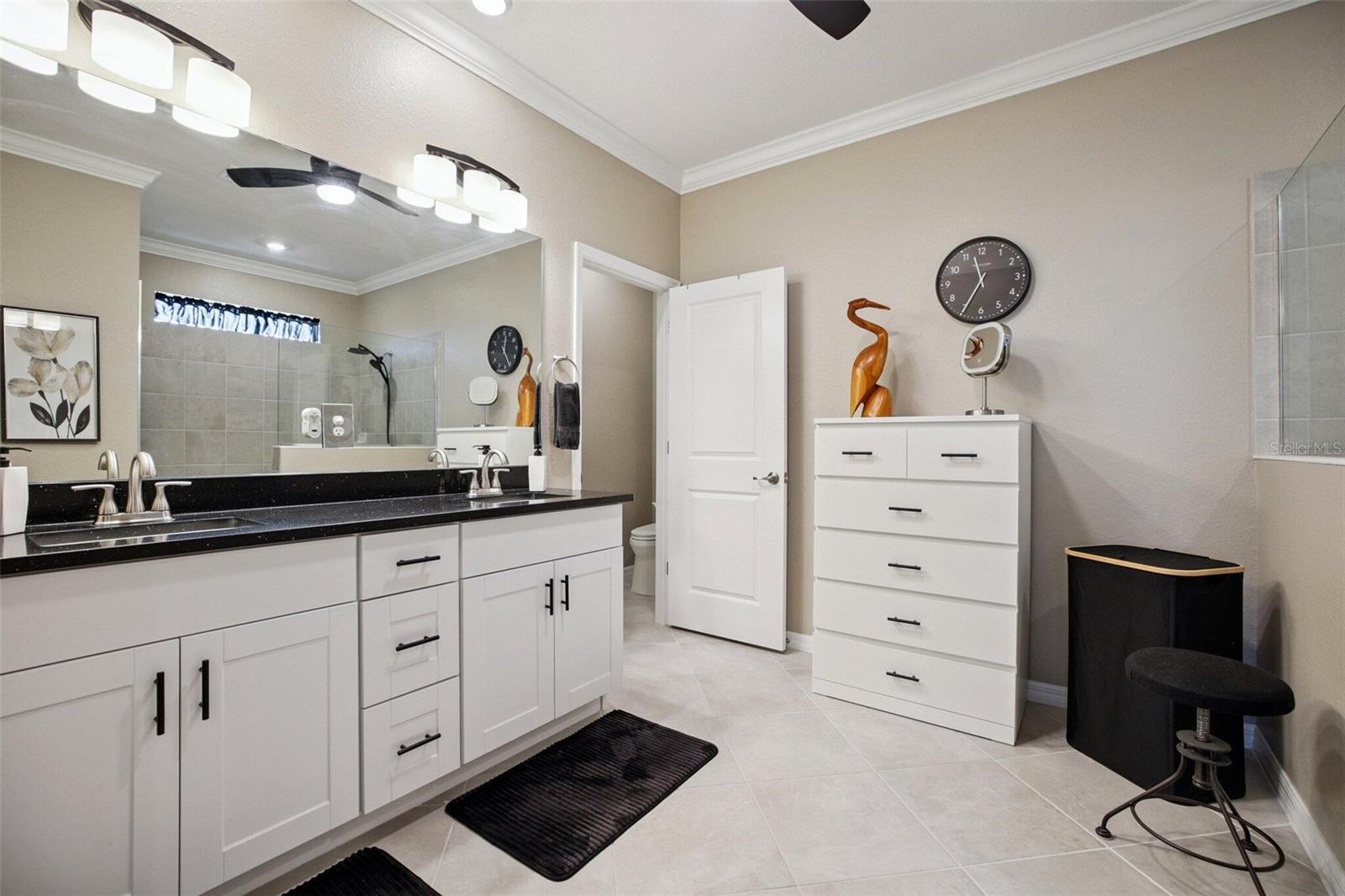 Listing photo id 11 for 1885 Crossvine Court