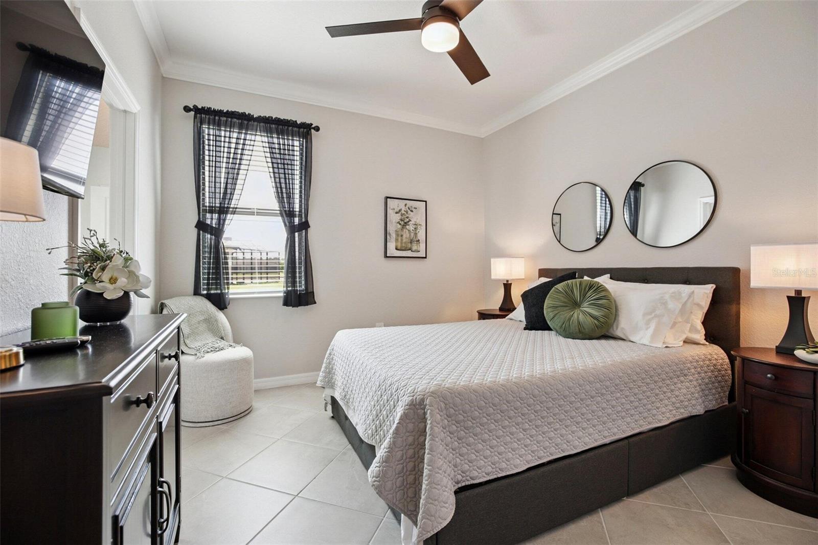 Listing photo id 13 for 1885 Crossvine Court