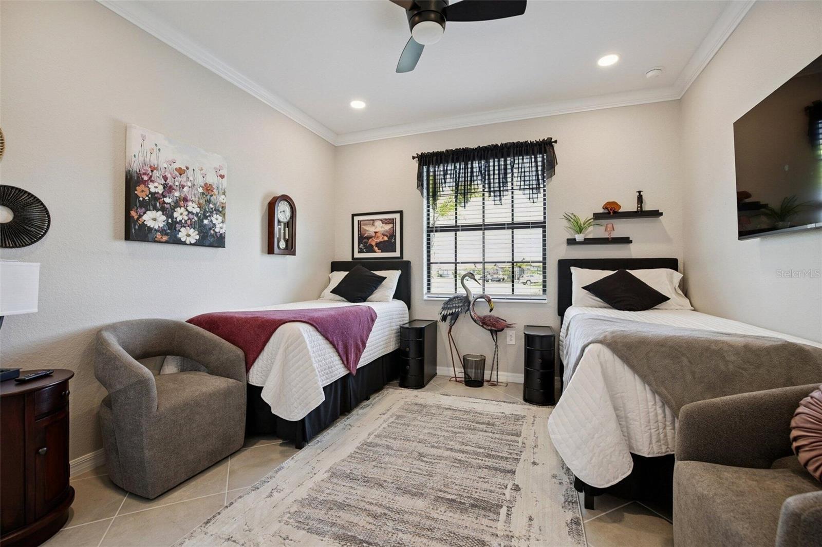 Listing photo id 15 for 1885 Crossvine Court