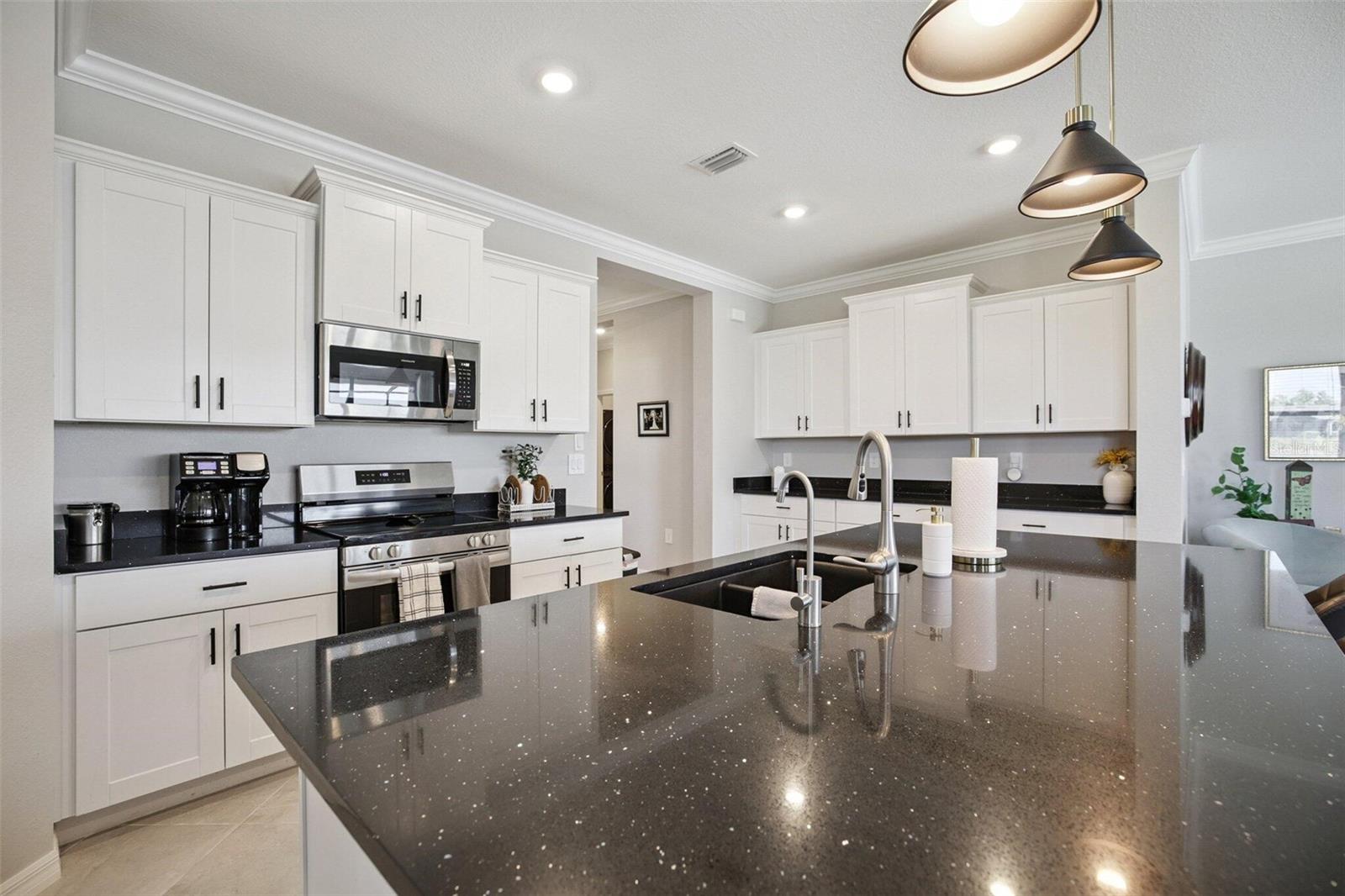 Listing photo id 5 for 1885 Crossvine Court