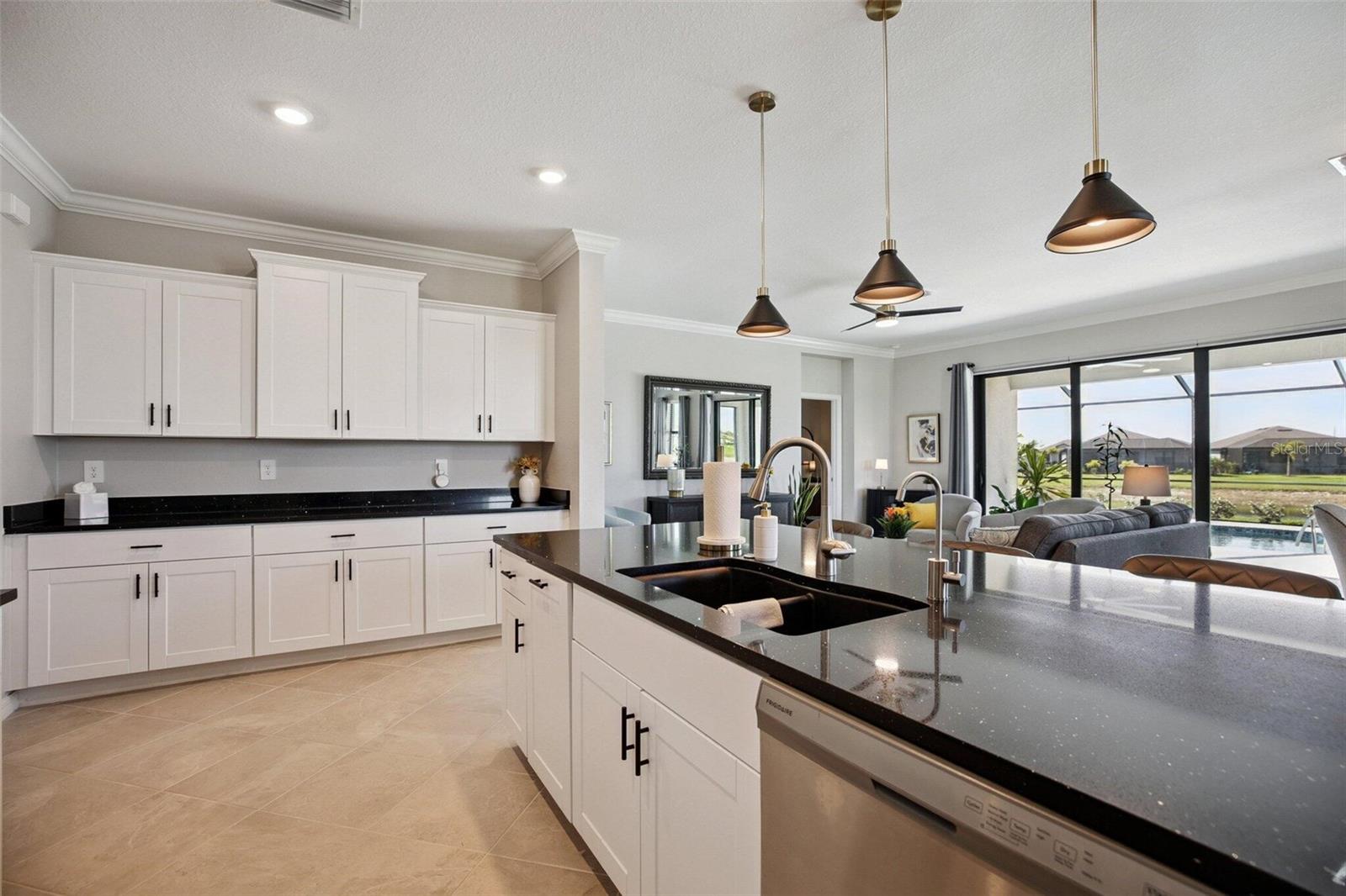 Listing photo id 7 for 1885 Crossvine Court