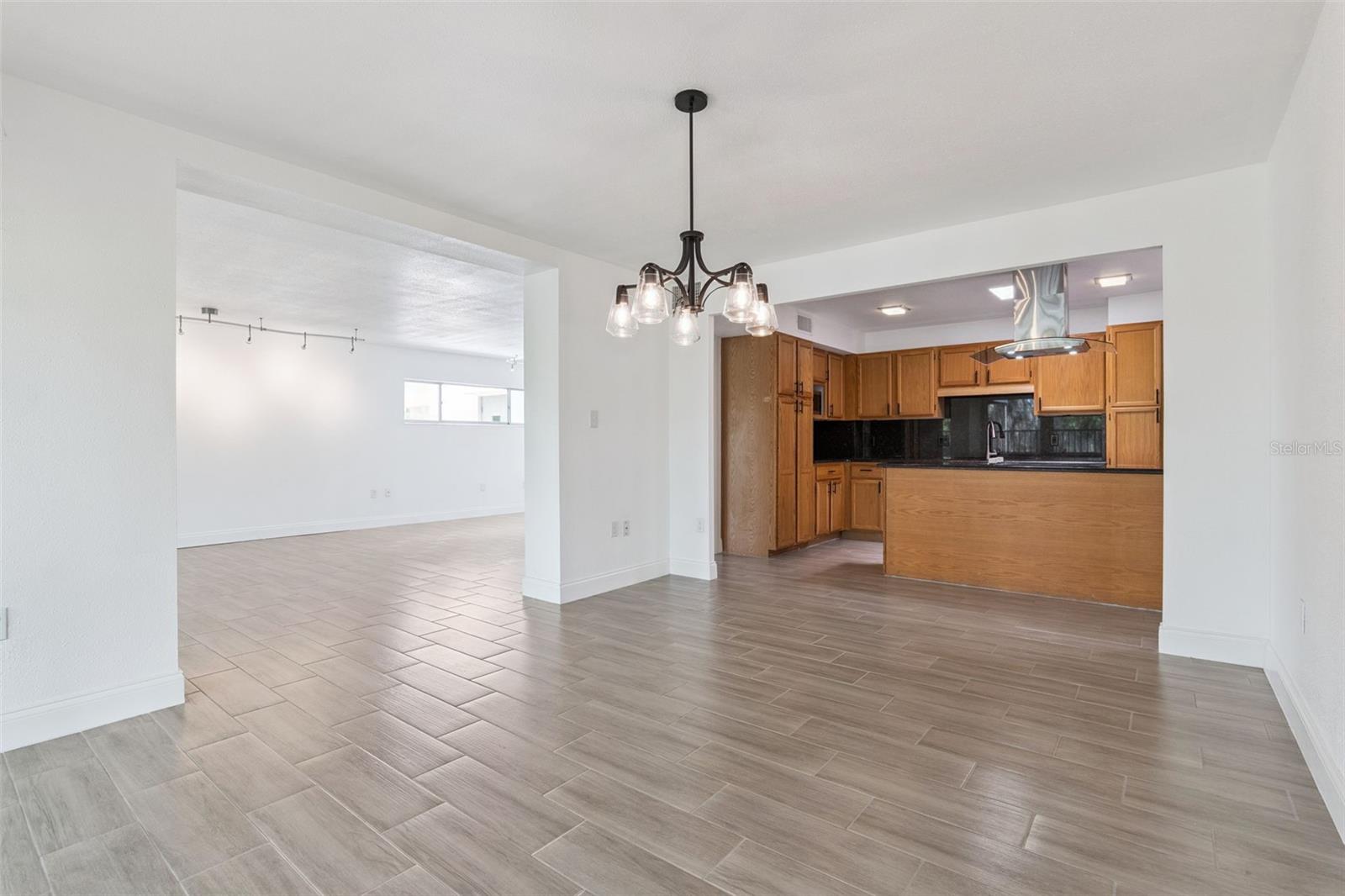 Image 10 of 44 For 1100 Delaney Avenue F500