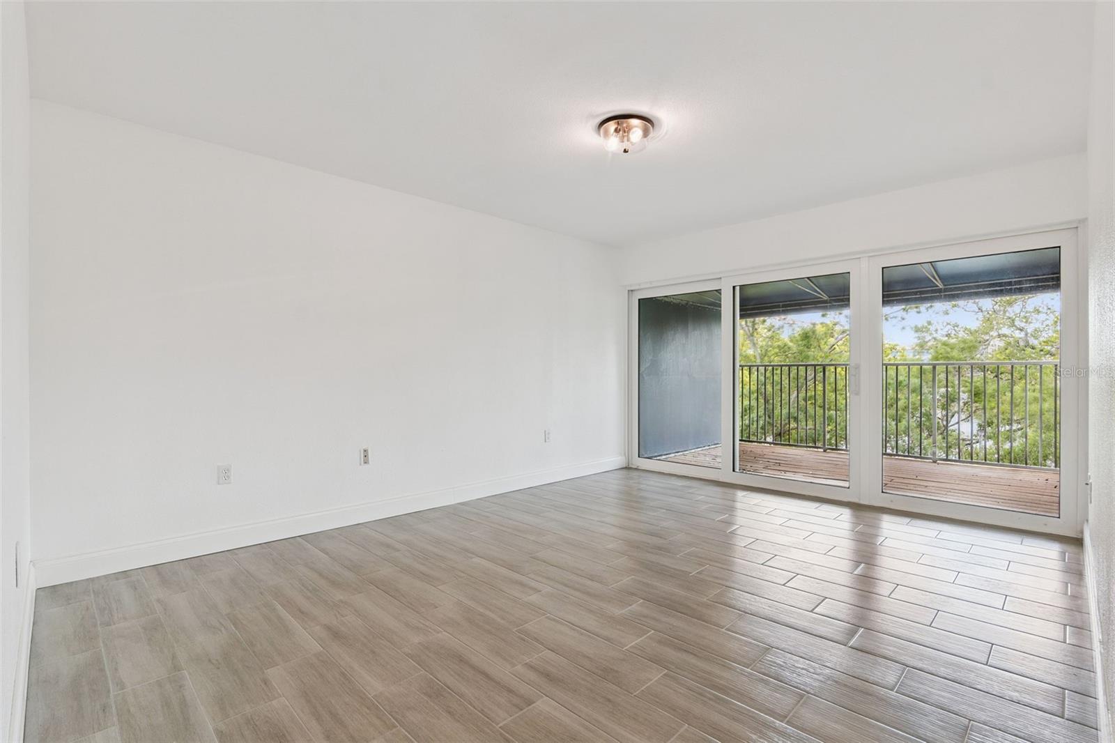 Image 14 of 44 For 1100 Delaney Avenue F500