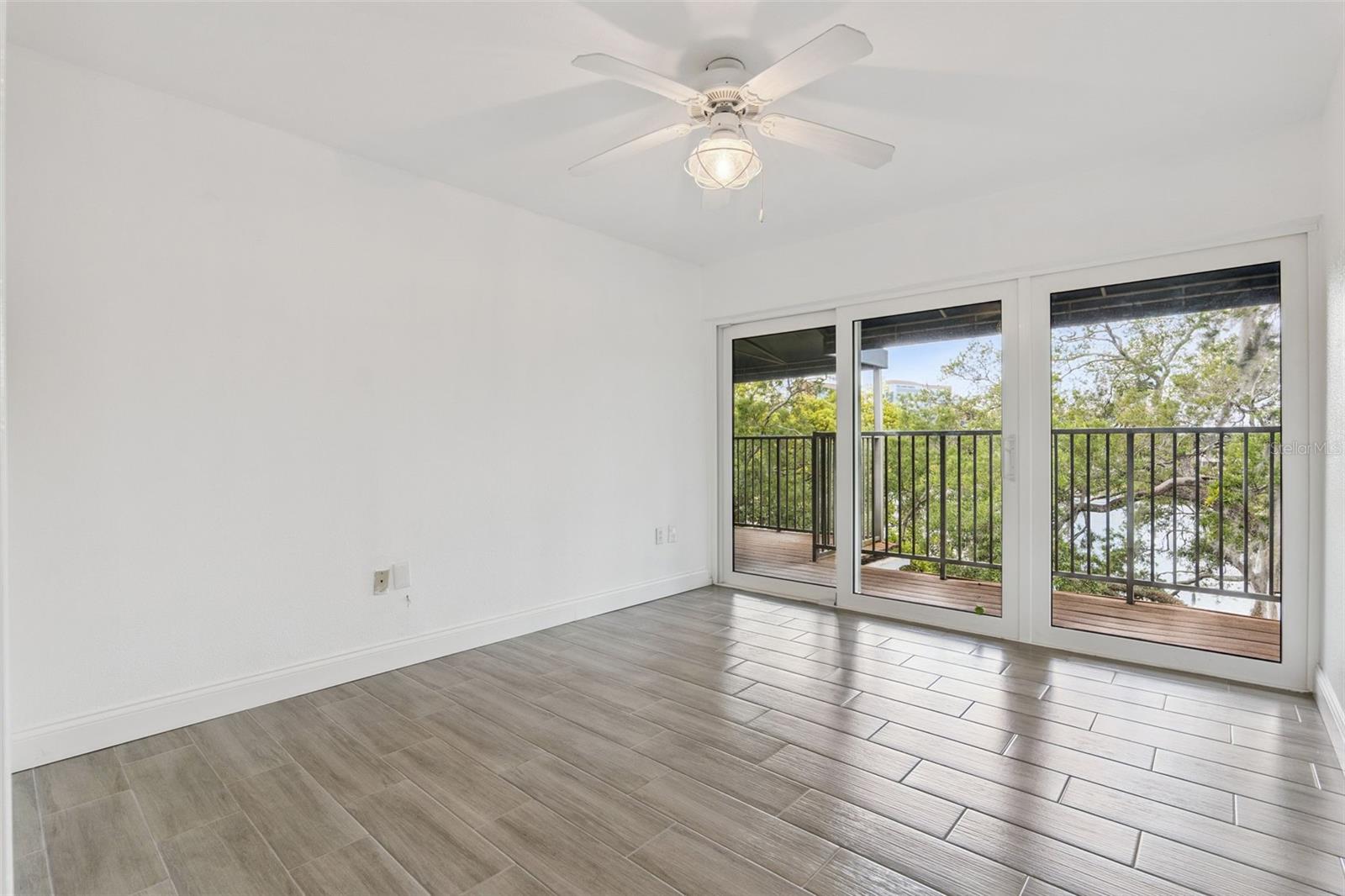 Image 21 of 44 For 1100 Delaney Avenue F500